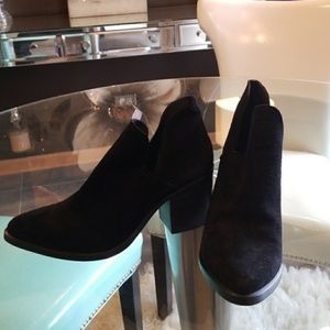 STEVE MADDEN suede booties